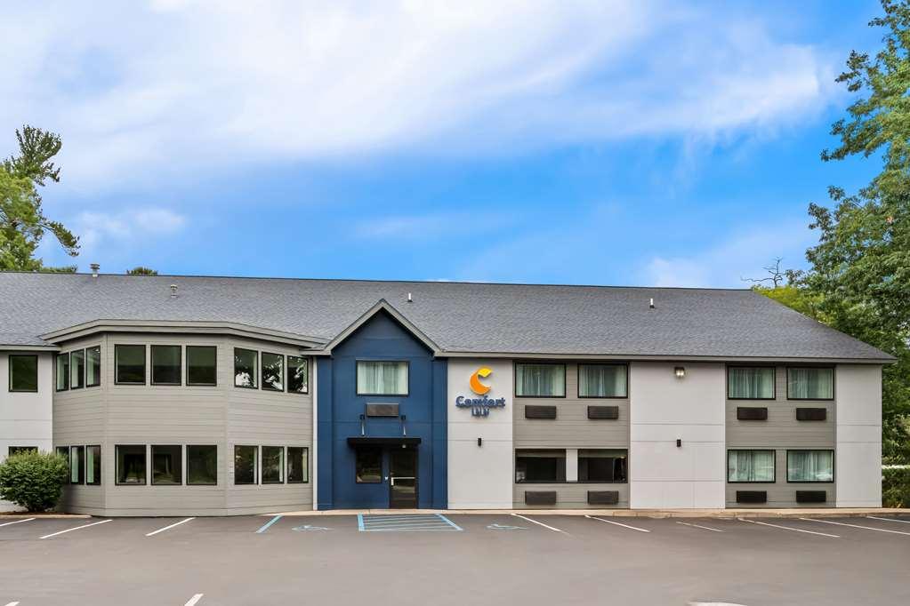 Comfort Inn Traverse Stadt Exterior foto